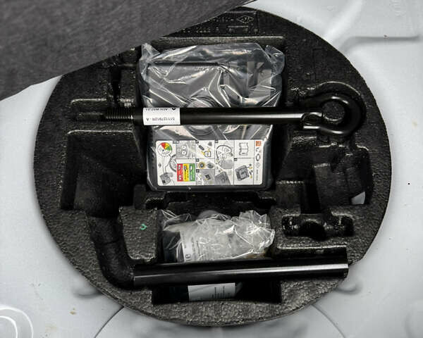 Белый Рено Зое, объемом двигателя 0 л и пробегом 12 тыс. км за 13400 $, фото 22 на Automoto.ua