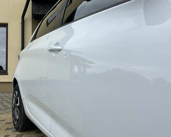 Білий Рено Зое, об'ємом двигуна 0 л та пробігом 95 тис. км за 11999 $, фото 31 на Automoto.ua