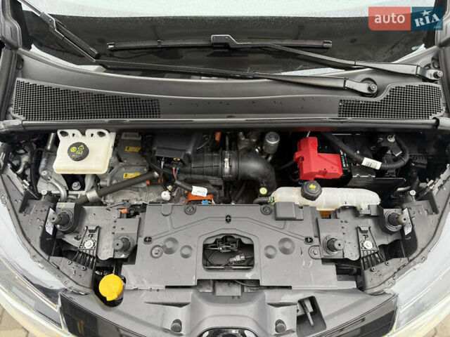 Белый Рено Зое, объемом двигателя 0 л и пробегом 52 тыс. км за 12999 $, фото 50 на Automoto.ua