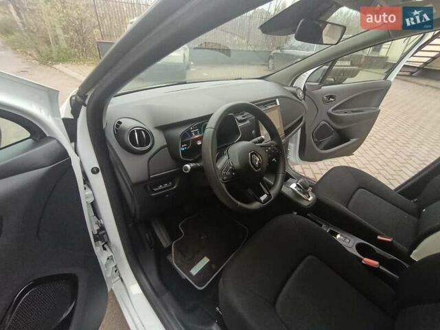 Белый Рено Зое, объемом двигателя 0 л и пробегом 82 тыс. км за 11600 $, фото 17 на Automoto.ua