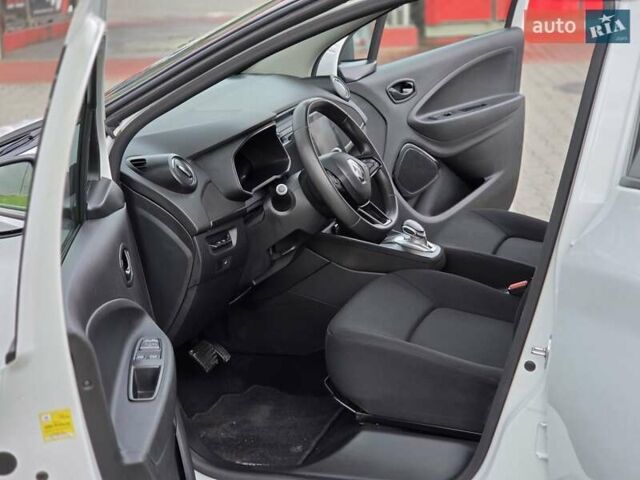 Белый Рено Зое, объемом двигателя 0 л и пробегом 150 тыс. км за 11800 $, фото 16 на Automoto.ua