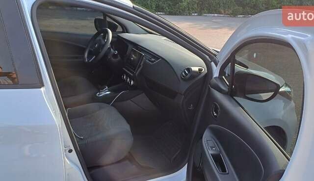 Белый Рено Зое, объемом двигателя 0 л и пробегом 35 тыс. км за 13100 $, фото 3 на Automoto.ua