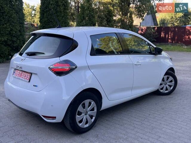 Белый Рено Зое, объемом двигателя 0 л и пробегом 70 тыс. км за 11999 $, фото 19 на Automoto.ua