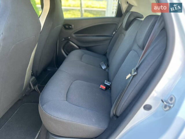 Белый Рено Зое, объемом двигателя 0 л и пробегом 86 тыс. км за 11800 $, фото 11 на Automoto.ua