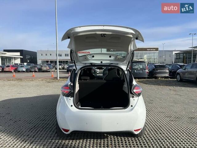 Белый Рено Зое, объемом двигателя 0 л и пробегом 37 тыс. км за 12931 $, фото 29 на Automoto.ua