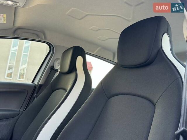 Білий Рено Зое, об'ємом двигуна 0 л та пробігом 115 тис. км за 10900 $, фото 8 на Automoto.ua