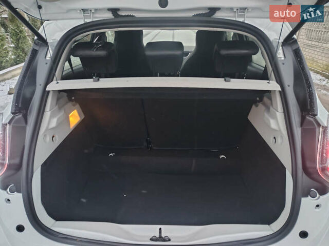 Белый Рено Зое, объемом двигателя 0 л и пробегом 50 тыс. км за 11999 $, фото 11 на Automoto.ua