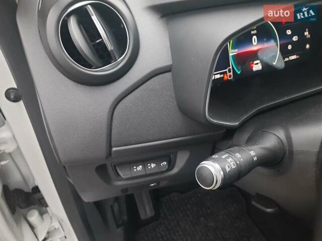 Белый Рено Зое, объемом двигателя 0 л и пробегом 123 тыс. км за 10999 $, фото 24 на Automoto.ua