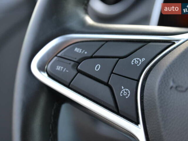 Белый Рено Зое, объемом двигателя 0 л и пробегом 50 тыс. км за 13999 $, фото 28 на Automoto.ua