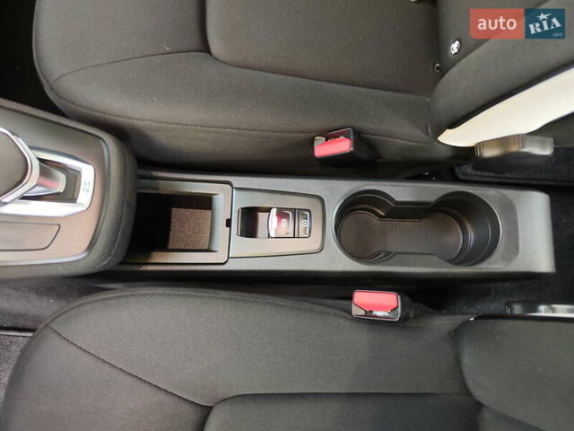 Белый Рено Зое, объемом двигателя 0 л и пробегом 53 тыс. км за 12300 $, фото 25 на Automoto.ua