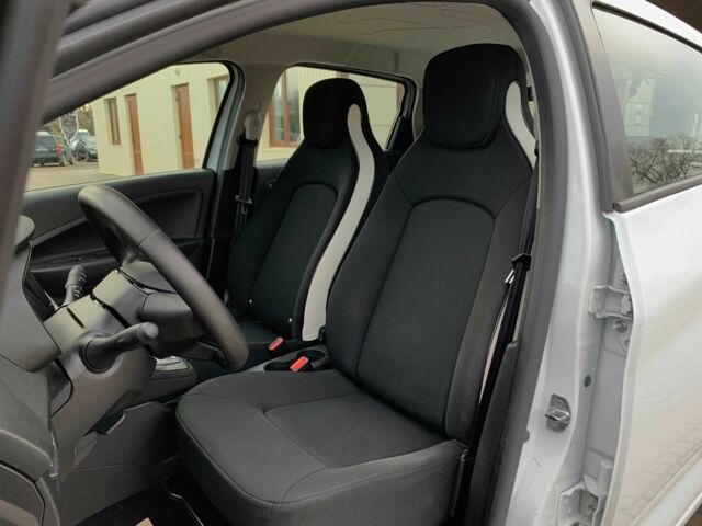 Белый Рено Зое, объемом двигателя 0 л и пробегом 90 тыс. км за 12999 $, фото 10 на Automoto.ua