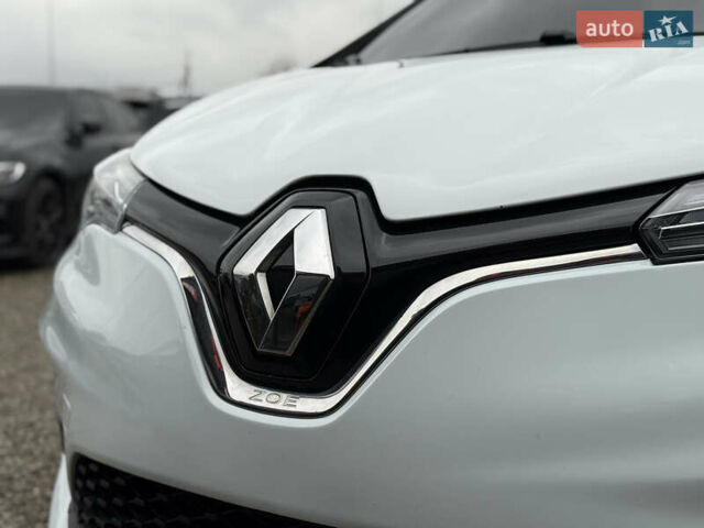 Белый Рено Зое, объемом двигателя 0 л и пробегом 85 тыс. км за 10999 $, фото 5 на Automoto.ua