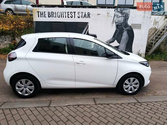 Белый Рено Зое, объемом двигателя 0 л и пробегом 82 тыс. км за 11600 $, фото 1 на Automoto.ua