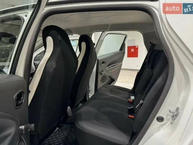 Білий Рено Зое, об'ємом двигуна 0 л та пробігом 23 тис. км за 14900 $, фото 9 на Automoto.ua