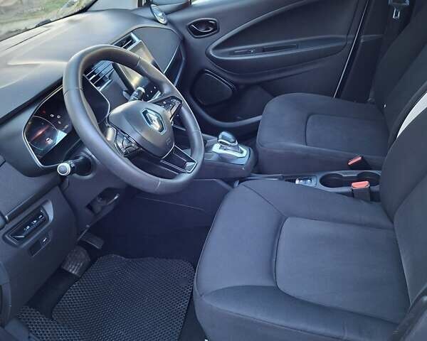 Белый Рено Зое, объемом двигателя 0 л и пробегом 143 тыс. км за 10950 $, фото 22 на Automoto.ua