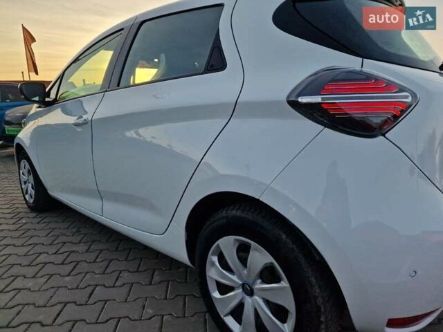 Білий Рено Зое, об'ємом двигуна 0 л та пробігом 30 тис. км за 12900 $, фото 20 на Automoto.ua