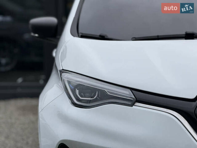 Белый Рено Зое, объемом двигателя 0 л и пробегом 85 тыс. км за 10999 $, фото 32 на Automoto.ua