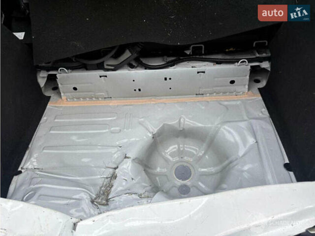 Белый Рено Зое, объемом двигателя 0 л и пробегом 85 тыс. км за 11023 $, фото 10 на Automoto.ua