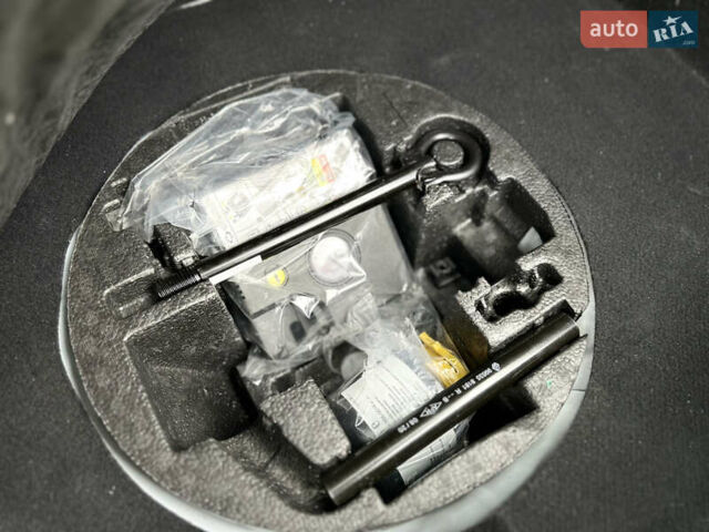 Рено Зое 2021 в Мукачеве на Automoto.ua Белый Рено Зое, объемом двигателя 0 л и пробегом 81 тыс. км за 11999 $, фото 56 на Automoto.ua