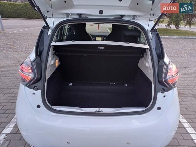 Белый Рено Зое, объемом двигателя 0 л и пробегом 62 тыс. км за 11500 $, фото 11 на Automoto.ua