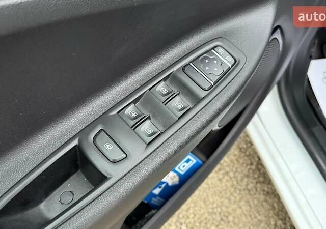 Белый Рено Зое, объемом двигателя 0 л и пробегом 85 тыс. км за 9989 $, фото 2 на Automoto.ua