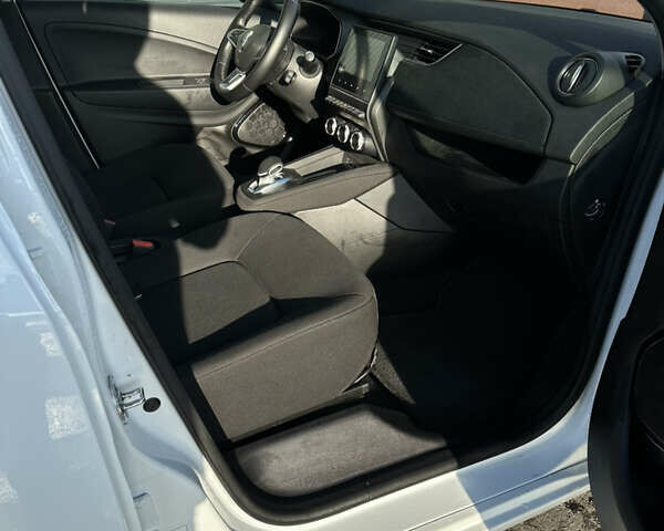 Белый Рено Зое, объемом двигателя 0 л и пробегом 21 тыс. км за 12100 $, фото 42 на Automoto.ua