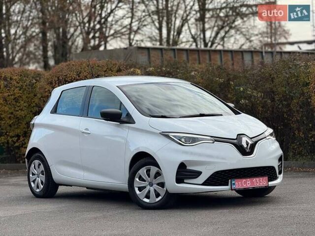 Белый Рено Зое, объемом двигателя 0 л и пробегом 100 тыс. км за 11890 $, фото 1 на Automoto.ua