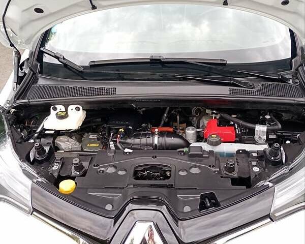 Білий Рено Зое, об'ємом двигуна 0 л та пробігом 31 тис. км за 13400 $, фото 3 на Automoto.ua