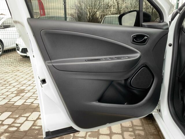 Белый Рено Зое, объемом двигателя 0 л и пробегом 124 тыс. км за 11955 $, фото 8 на Automoto.ua