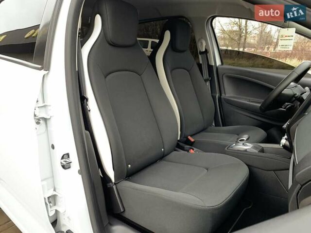 Білий Рено Зое, об'ємом двигуна 0 л та пробігом 124 тис. км за 11955 $, фото 32 на Automoto.ua