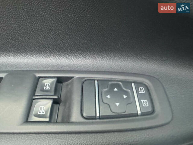 Белый Рено Зое, объемом двигателя 0 л и пробегом 38 тыс. км за 11900 $, фото 28 на Automoto.ua