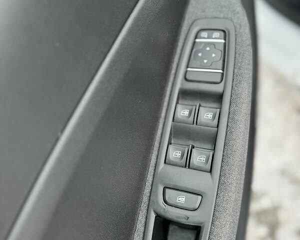 Белый Рено Зое, объемом двигателя 0 л и пробегом 12 тыс. км за 13400 $, фото 12 на Automoto.ua