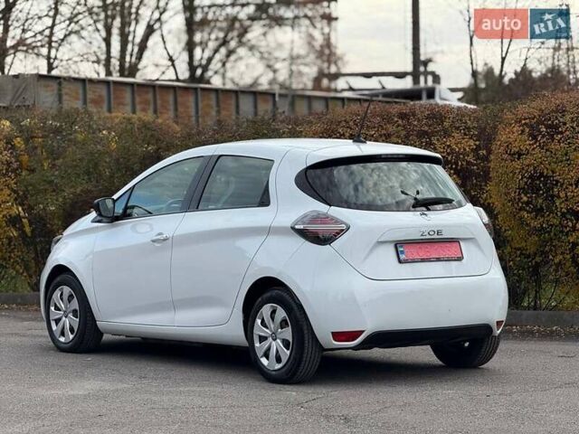 Белый Рено Зое, объемом двигателя 0 л и пробегом 100 тыс. км за 11890 $, фото 2 на Automoto.ua