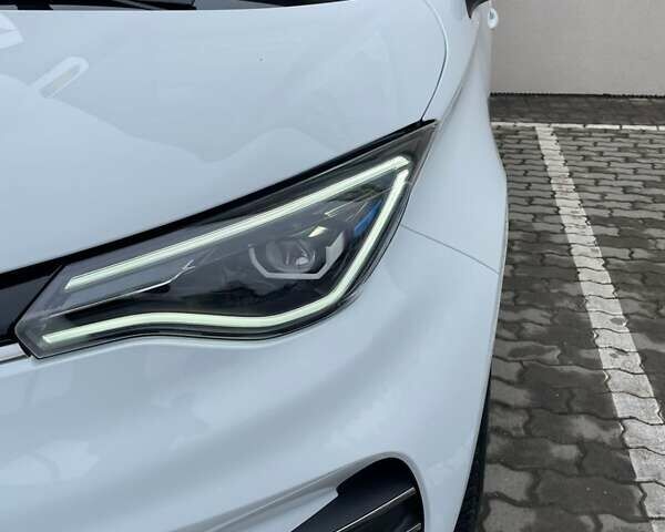 Белый Рено Зое, объемом двигателя 0 л и пробегом 58 тыс. км за 11996 $, фото 4 на Automoto.ua