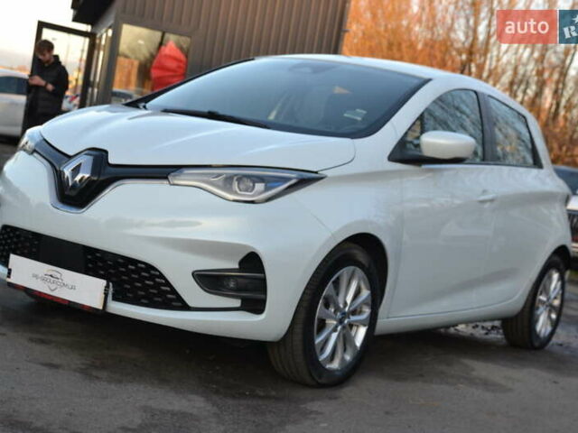 Белый Рено Зое, объемом двигателя 0 л и пробегом 50 тыс. км за 13999 $, фото 1 на Automoto.ua