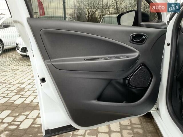 Білий Рено Зое, об'ємом двигуна 0 л та пробігом 124 тис. км за 11955 $, фото 22 на Automoto.ua