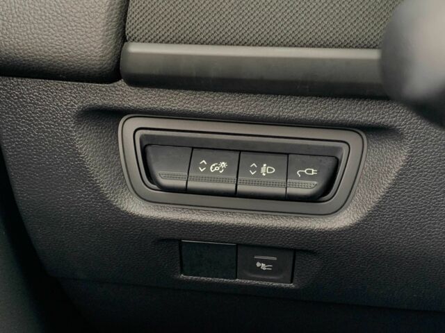 Белый Рено Зое, объемом двигателя 0 л и пробегом 90 тыс. км за 12999 $, фото 17 на Automoto.ua