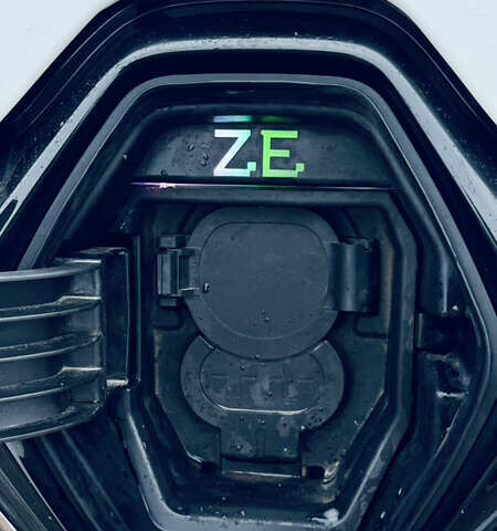 Білий Рено Зое, об'ємом двигуна 0 л та пробігом 59 тис. км за 12800 $, фото 27 на Automoto.ua