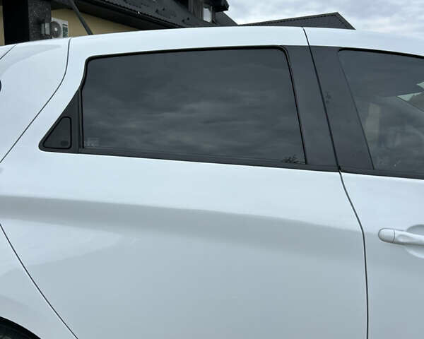 Білий Рено Зое, об'ємом двигуна 0 л та пробігом 95 тис. км за 11999 $, фото 13 на Automoto.ua