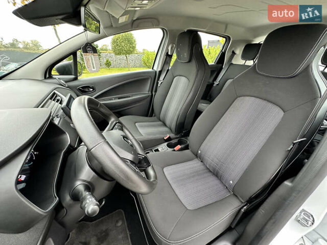 Рено Зое 2021 в Мукачеве на Automoto.ua Белый Рено Зое, объемом двигателя 0 л и пробегом 81 тыс. км за 11999 $, фото 35 на Automoto.ua