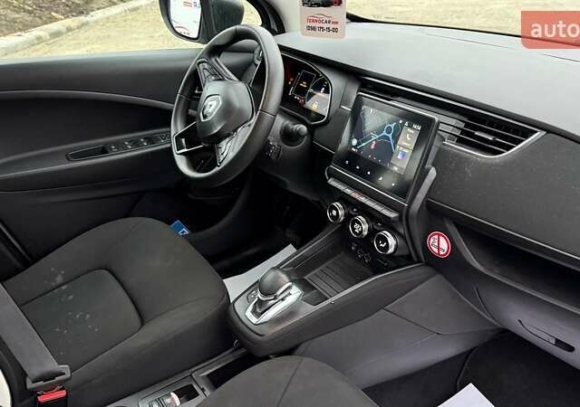 Белый Рено Зое, объемом двигателя 0 л и пробегом 85 тыс. км за 9989 $, фото 8 на Automoto.ua