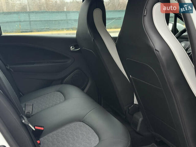 Белый Рено Зое, объемом двигателя 0 л и пробегом 52 тыс. км за 12999 $, фото 42 на Automoto.ua