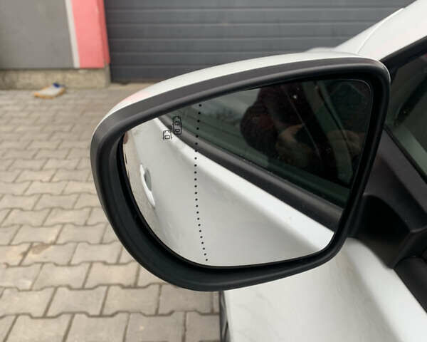 Белый Рено Зое, объемом двигателя 0 л и пробегом 82 тыс. км за 13800 $, фото 30 на Automoto.ua