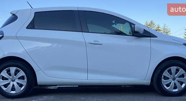 Белый Рено Зое, объемом двигателя 0 л и пробегом 125 тыс. км за 11500 $, фото 6 на Automoto.ua