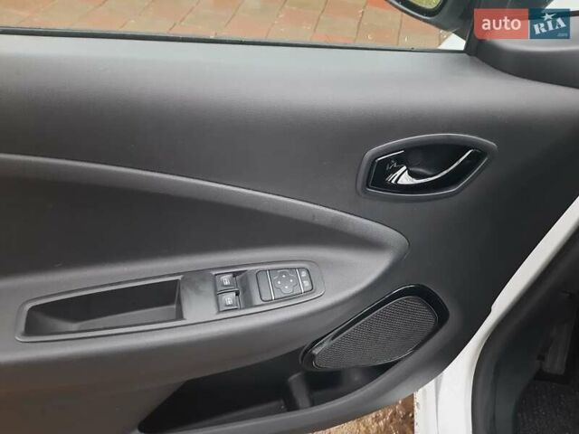 Белый Рено Зое, объемом двигателя 0 л и пробегом 123 тыс. км за 10999 $, фото 25 на Automoto.ua