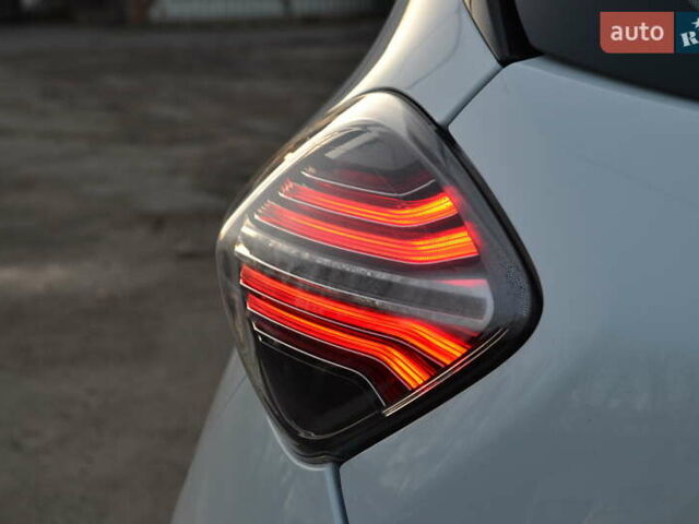 Белый Рено Зое, объемом двигателя 0 л и пробегом 50 тыс. км за 13999 $, фото 45 на Automoto.ua