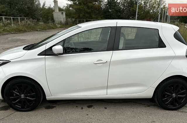 Белый Рено Зое, объемом двигателя 0 л и пробегом 51 тыс. км за 13200 $, фото 4 на Automoto.ua