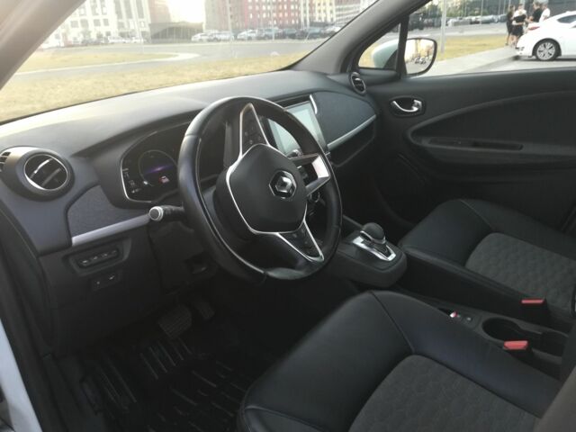 Білий Рено Зое, об'ємом двигуна 0 л та пробігом 31 тис. км за 14499 $, фото 5 на Automoto.ua