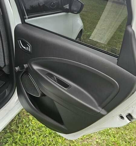 Белый Рено Зое, объемом двигателя 0 л и пробегом 51 тыс. км за 13300 $, фото 37 на Automoto.ua