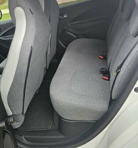 Рено Зое 2021 в Тернополе на Automoto.ua Белый Рено Зое, объемом двигателя 0 л и пробегом 51 тыс. км за 12999 $, фото 39 на Automoto.ua